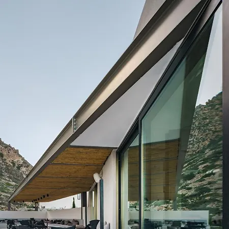 Milos Cove 酒店
