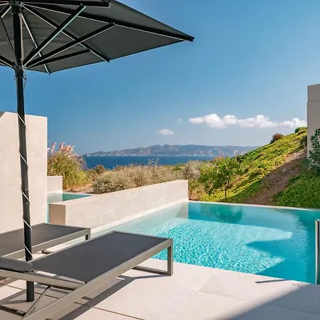 Milos Cove Komia