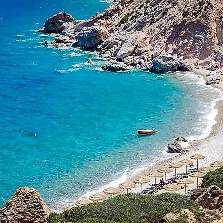 Milos Cove Komia