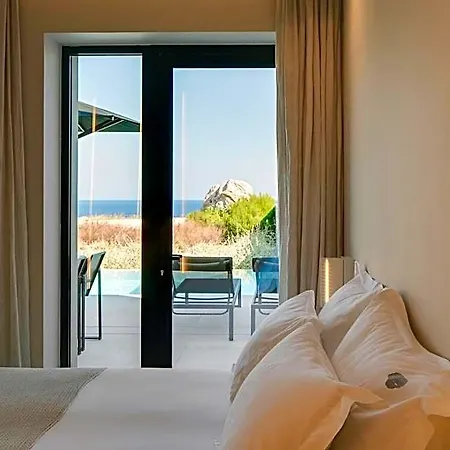 Milos Cove Komia