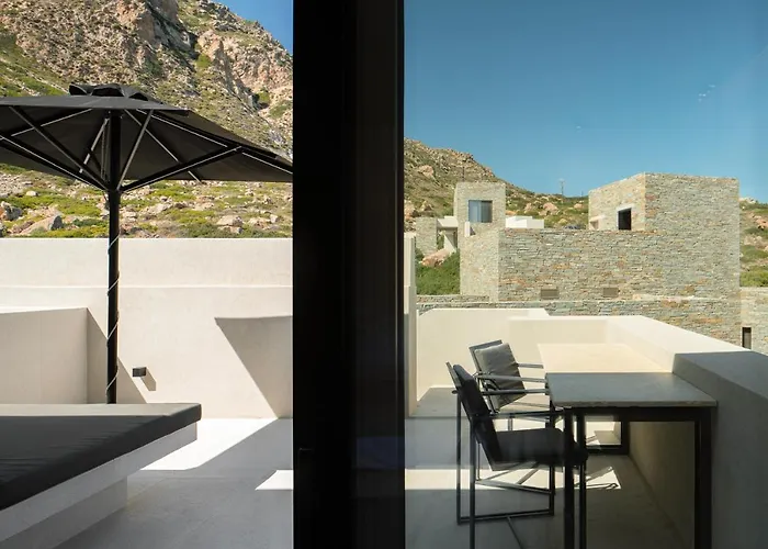 Milos Cove 酒店 Komia